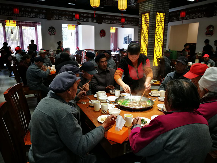 公司開展“百善孝為先，公益火鍋宴”慶祝重陽佳節(jié)