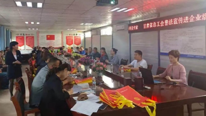 普法宣傳進(jìn)項(xiàng)目，攜手共建文明工地